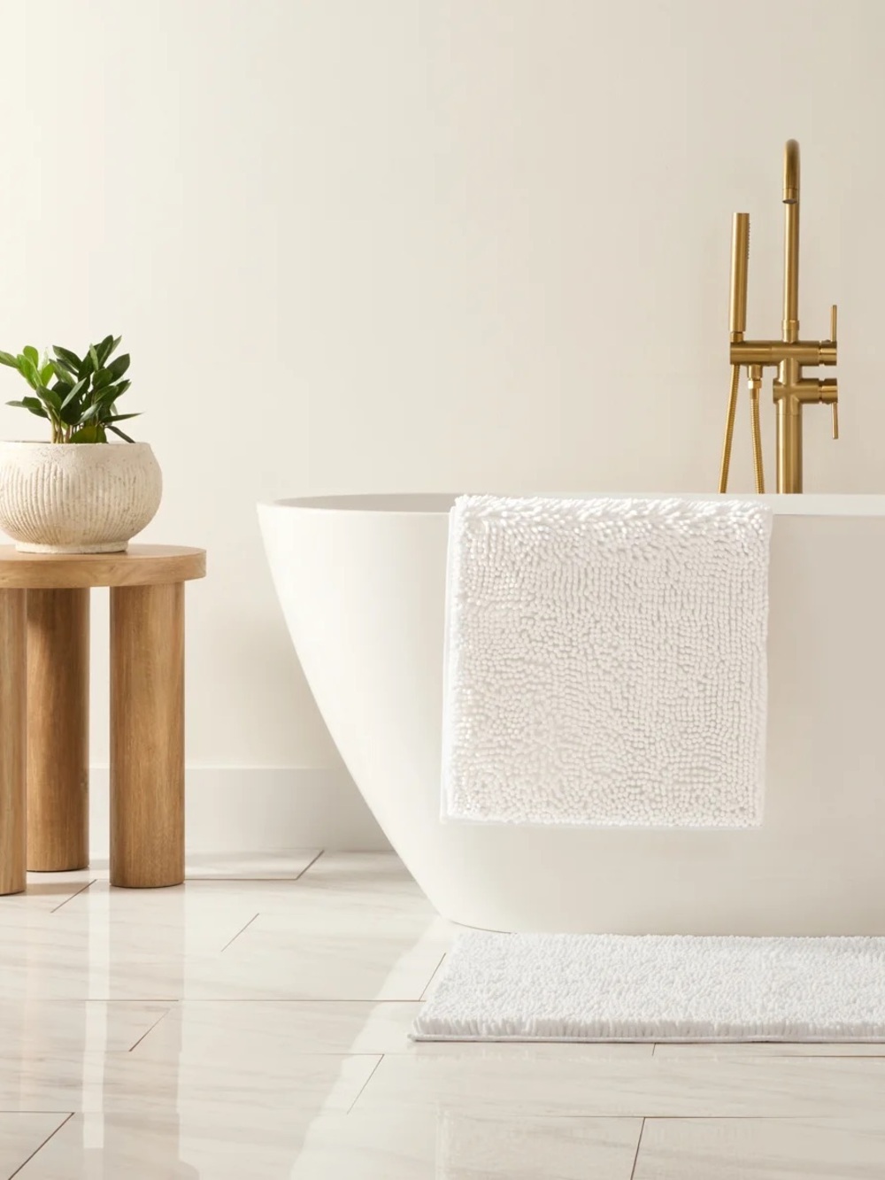 White Plush Chenille Bath Rug - Soft Non-Slip Bath Mat